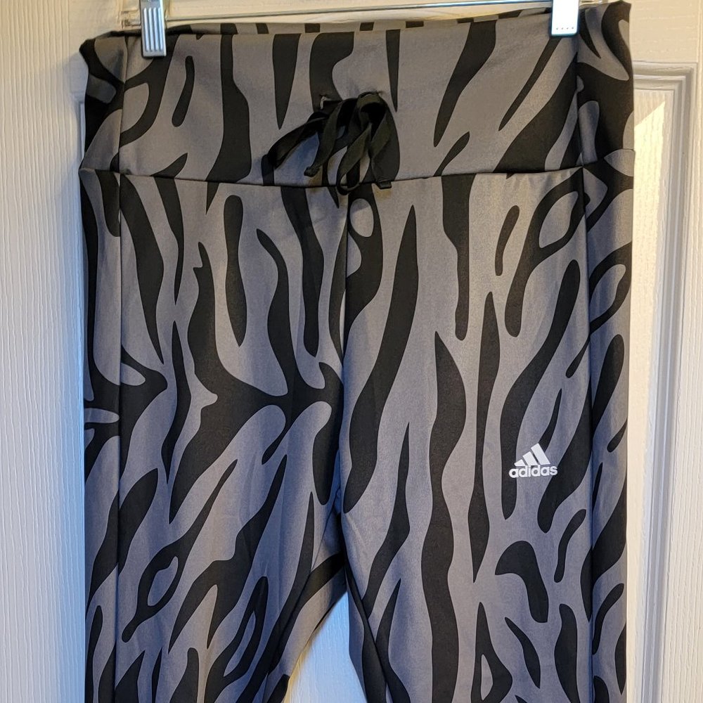 Womens RUNNING ESSENTIALS TIGER-PRINT 7/8 TIGHTS - size L